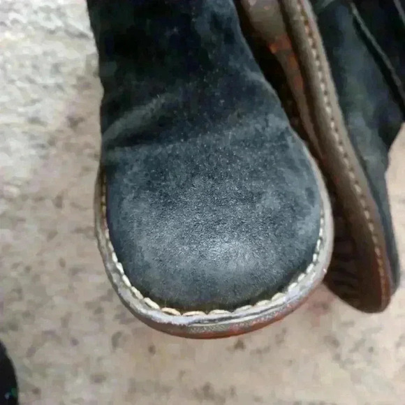 Ugg Women's Black Caspia Suede Boot 6 - Picture 13 of 16